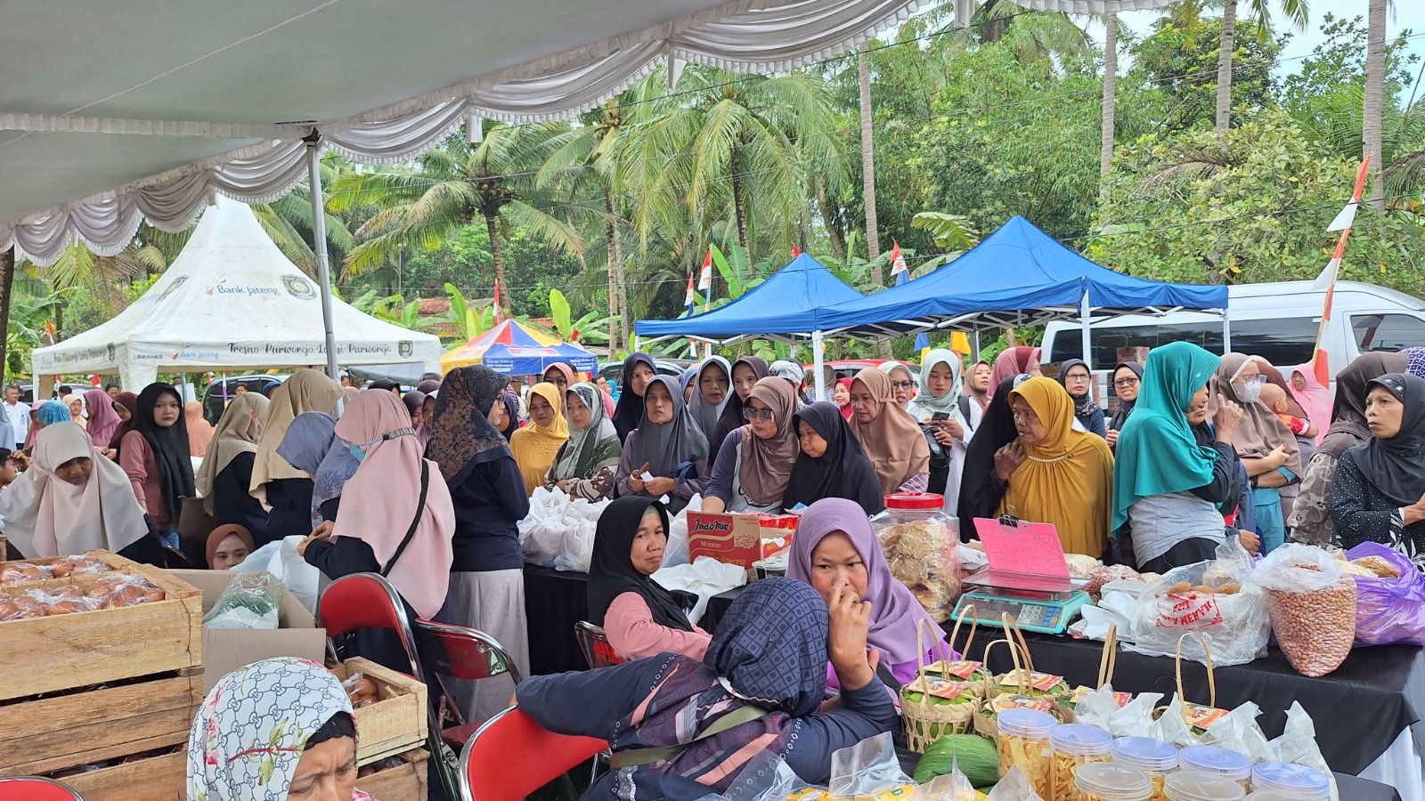Gerakan Pangan Murah dalam Rangkaian Penutupan TMMD di desa Grabag Kecamatan Grabag