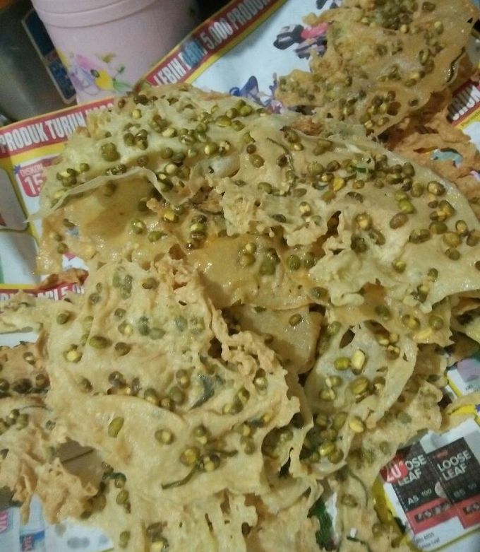Peyek kacang tanah dan kacang hijau